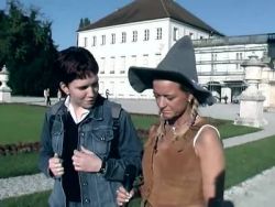 Amateur Girl reibt sich die feuchte Klit bis sie intensiv kommt