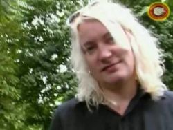 Eine heiße blonde Milf im Park angesprochen und zuhause gebumst