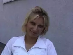 Eine versaute blonde Mami daheim in vielen Stellungen gefickt