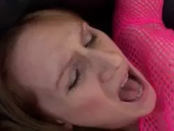 Hobbynutte bekommt einen Cumshot nach dem tabulosen Deepthroat