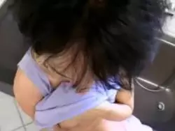 Sexy Milf lässt sich die Muschi bumsen