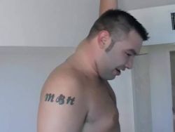 Ihr geiler Wichser darf zuschauen wie sie sich die Arschfotze mit einem Vibrator fickt