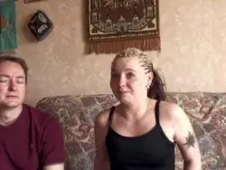 Vor dem Analfick lutscht die Amateurin den prallen Schwanz