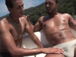 Geiler Gay lässt sich seinen knackigen Hintern lecken