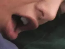 Nach einer Erotik Massage nagelt der dicke Schwanz die Muschi durch
