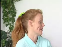 Wild poppt der lange Prügel das sexy Flittchen von hinten