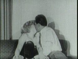 Die geile Traumfrau lässt einen Teil ihrer Dessous an beim Bumsen