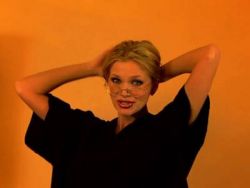 Notgeile MILF in Dessous stopft sich das Fotzenloch