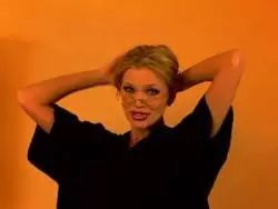 Notgeile MILF in Dessous stopft sich das Fotzenloch