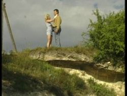 Versaute erfahrene Frau bekommt Outdoor den dicken Ständer ihres Mannes zu spüren