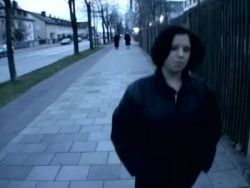 Hobbyhure lutschen stramme Riemen beim Gruppensex