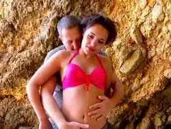 Latina Girl macht in der Natur einen geilen Rachenfick