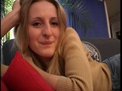 Blondine aus Germany bumst vor der Cam