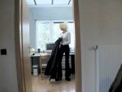 Blondine mit drallen Titten zeigt sich in Dessous