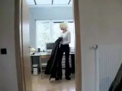 Blondine mit drallen Titten zeigt sich in Dessous