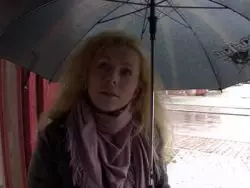 Die rattenscharfe Blondine wird auf dem Billiardtisch durchgefickt