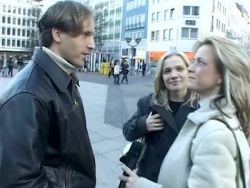 Die sexgeile hellblonde Frau wird hart durchgevögelt