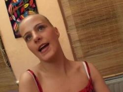 Geile Blondine beim Intimsex vorm Ficken