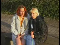 Der notgeile Macker knallt seinen Kolben in die behaarte Fotze