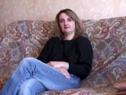 Ihre natürliche Muschi bekommt den dicken Schwanz beim Hardcorefick zu spüren