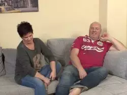 Notgeile Hausfrau lässt sich von ihrem Mann zum Gipfel Lustgipfel bumsen