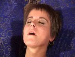 Geile Mutter lutscht den prallen Kolben