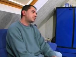 Aus einem unschuldigen Lesben Duo wird ein hemmungsloser VIerer mit zwei Pimmeln und zwei Mösen