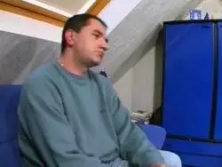 Aus einem unschuldigen Lesben Duo wird ein hemmungsloser VIerer mit zwei Pimmeln und zwei Mösen