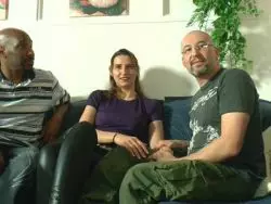 Reifes Weib in Dessous lässt sich beim Dreier bumsen