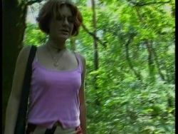 Im Wald wird die Hure durchgefickt