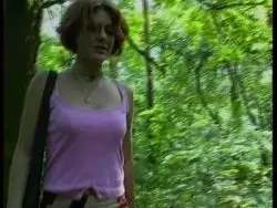 Im Wald wird die Hure durchgefickt