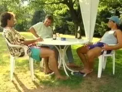 Die Fotze bläst dem Kerl den Pimmel