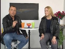 Williges Girl saugt den langen Pimmel beim Casting