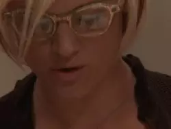 Der erwartungsvolle Macker lutscht die nackte Muschi der blonden Tussi
