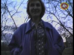 Mama mit einer blanken Fickspalte beim Solofick