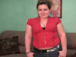 Runde Amateur Bitch mit knackigen Eutern wird gecasted