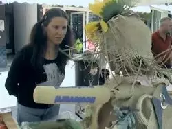 Girlie mit dicken Glocken beim geilen Selbstfick