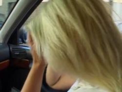 Das blonde Miststück lässt sich vor der Kamera von ihm vögeln