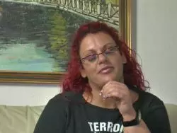 Die sexgeile Frau besorgt es sich selbst